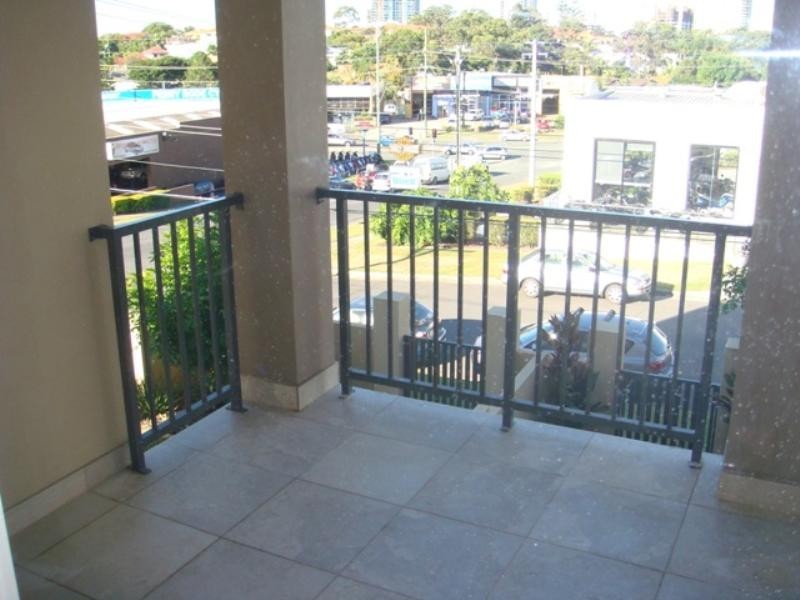 2/14 Minnie Street, Southport QLD 4215