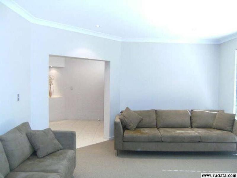 6 Portreeves Place, Arundel QLD 4214