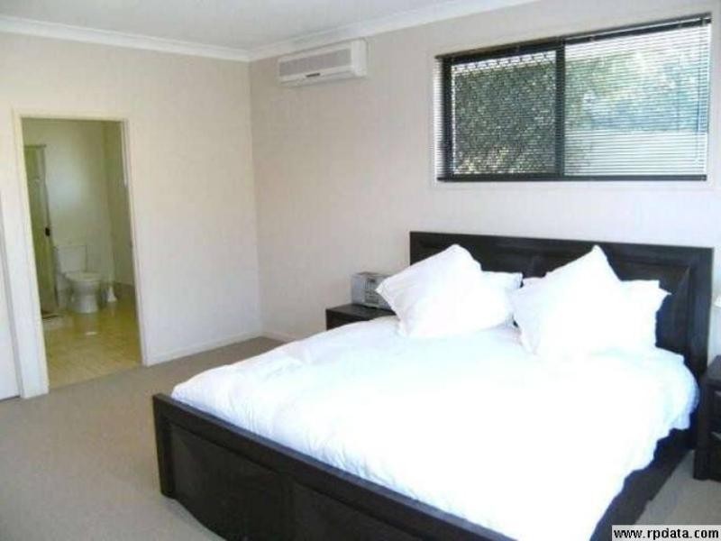 6 Portreeves Place, Arundel QLD 4214