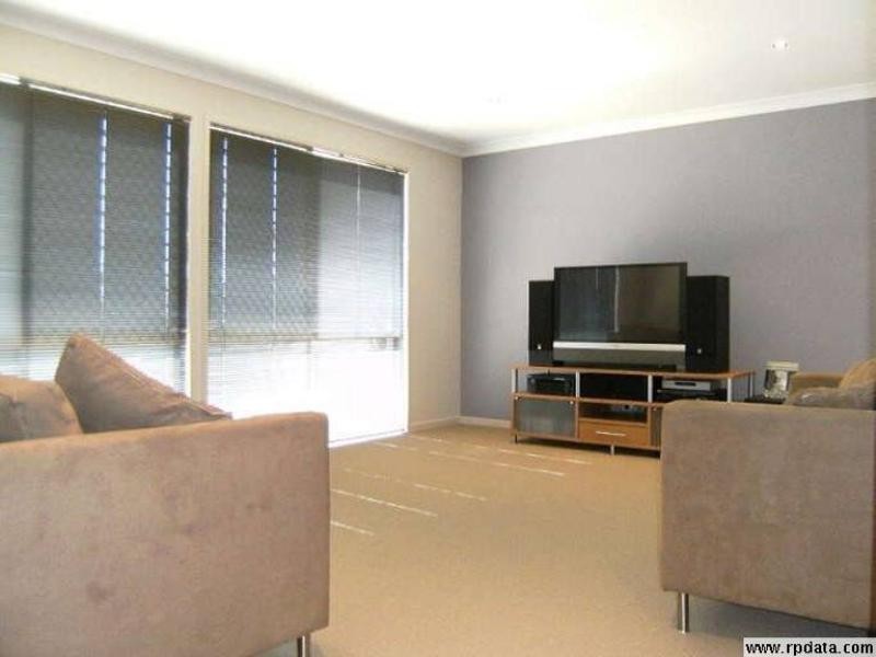 6 Portreeves Place, Arundel QLD 4214