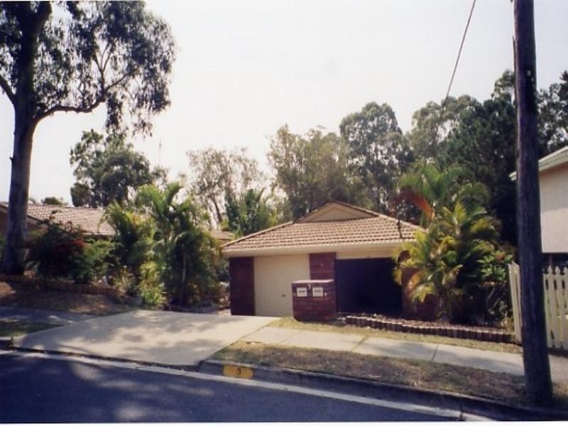 1/3 Caroline Avenue, Southport QLD 4215