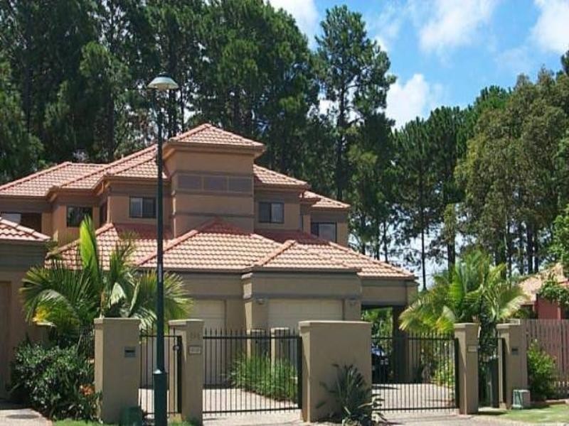 19 Ballybunyon Crescent, Hope Island QLD 4212