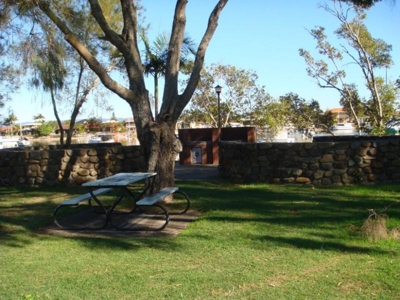 2/43 Paradise Parade, Paradise Point QLD 4216