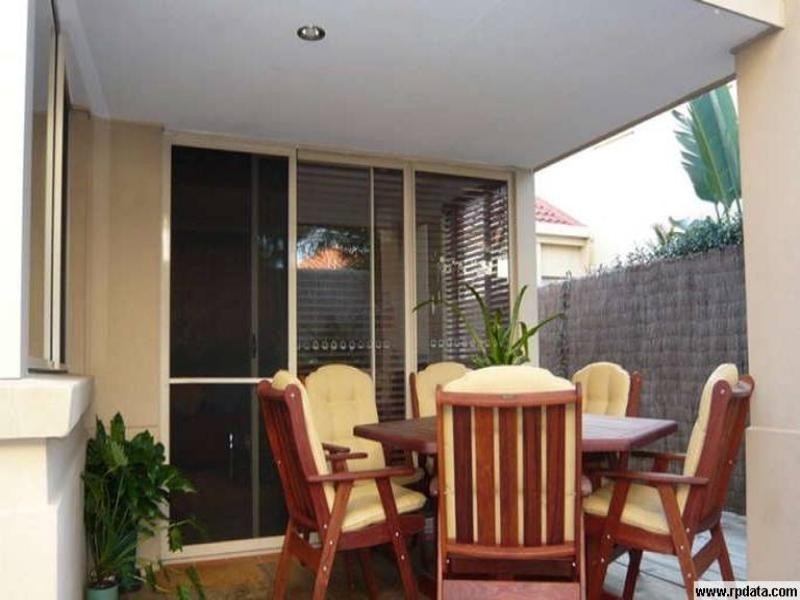 42 Marble Arch, Arundel QLD 4214
