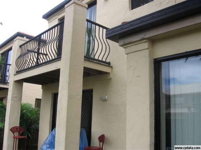 16/37 Harley Street, Labrador QLD 4215