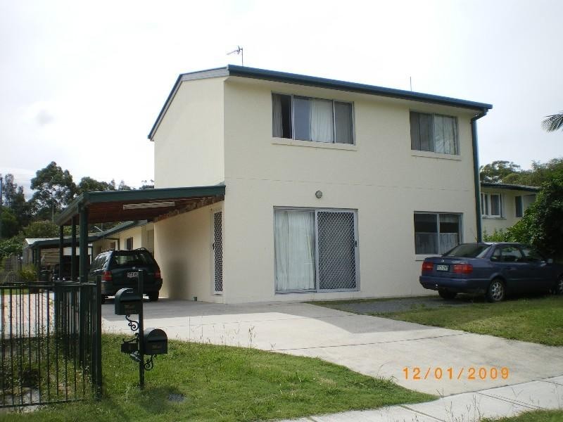 1/4 Geoffrey Avenue, Southport QLD 4215