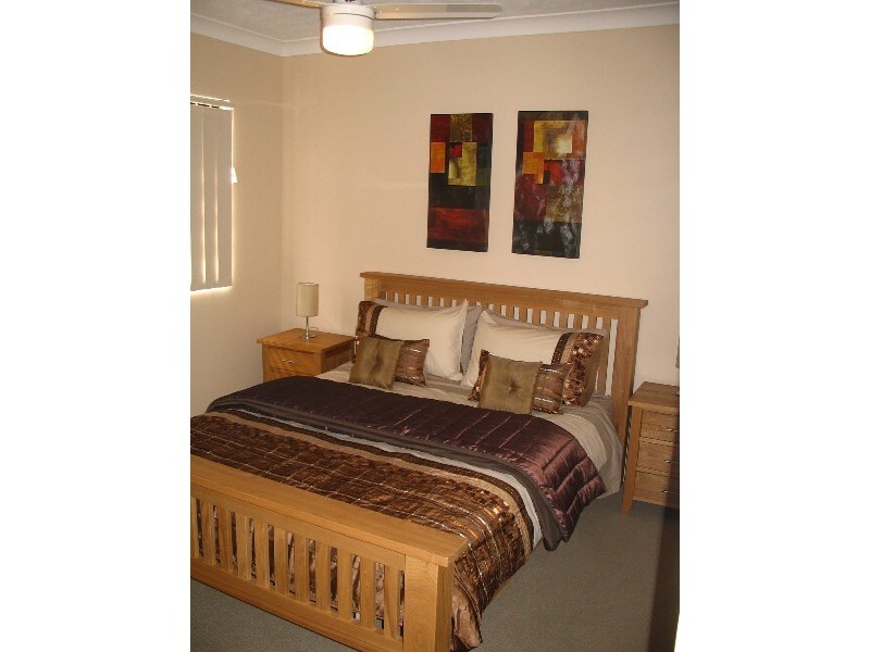 9/24-26 Parker Street, Labrador QLD 4215