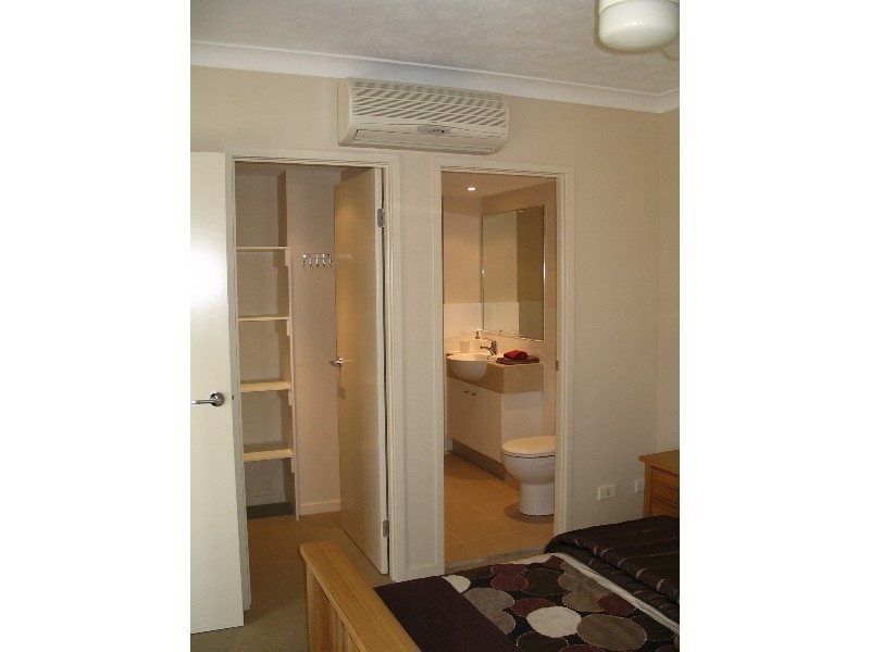 9/24-26 Parker Street, Labrador QLD 4215