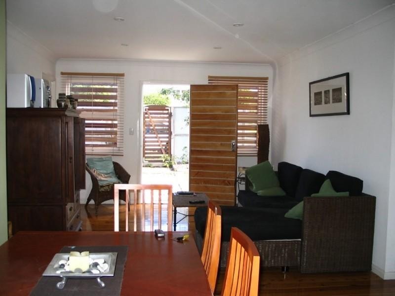 17 Geoffrey Avenue, Southport QLD 4215