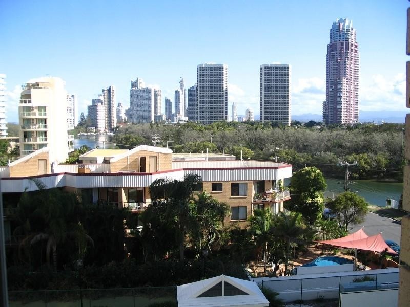 17/15 Pacific Street, Main Beach QLD 4217