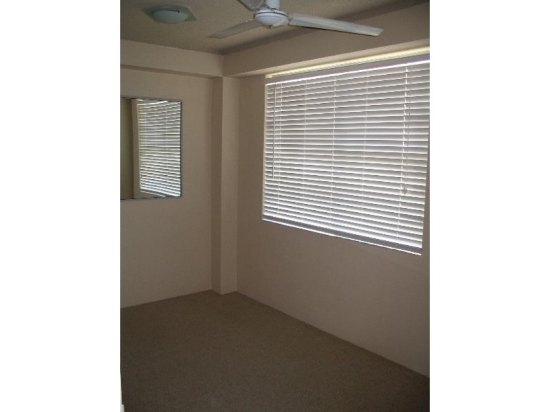 17/15 Pacific Street, Main Beach QLD 4217