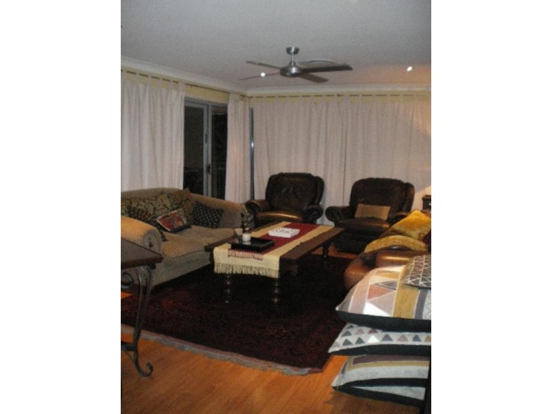 43 Nottinghill Gate Drive, Arundel QLD 4214
