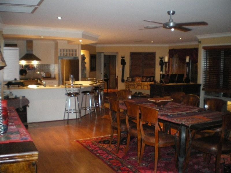 43 Nottinghill Gate Drive, Arundel QLD 4214