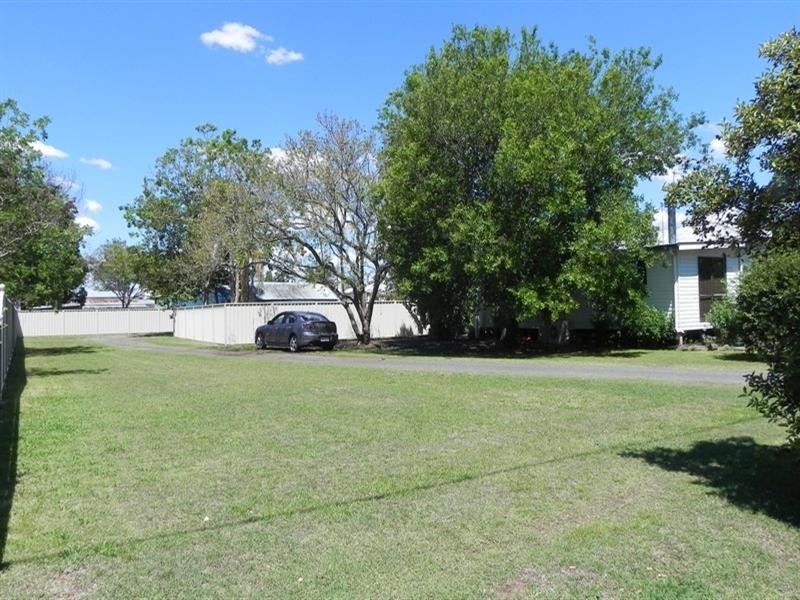 8 Edward, Pittsworth QLD 4356