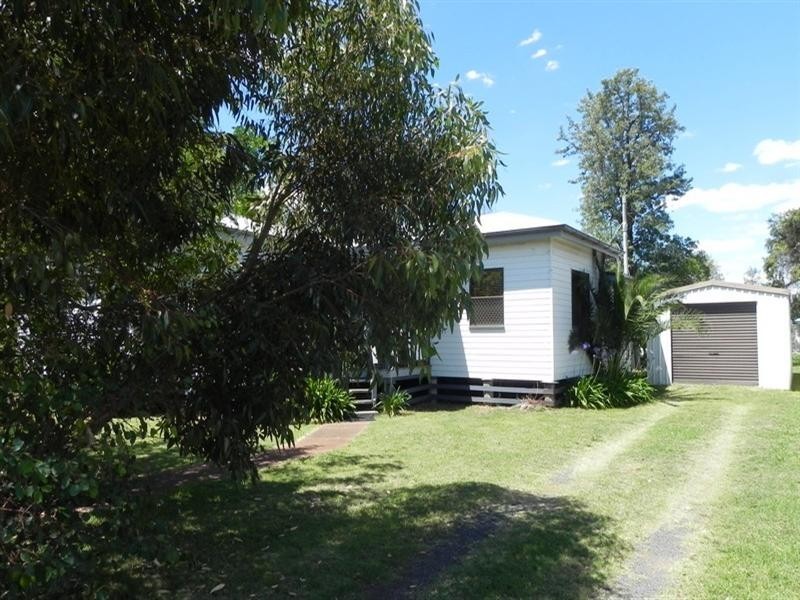 8 Edward, Pittsworth QLD 4356