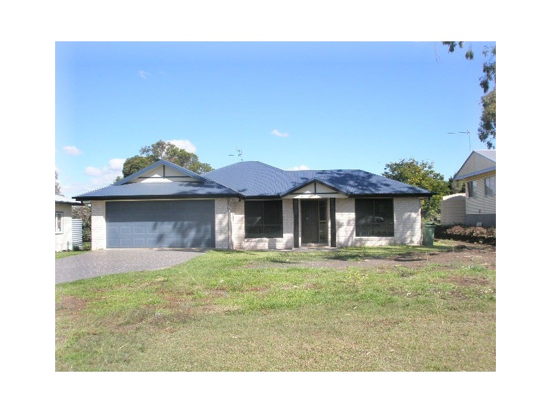 10 Felton Road, Pittsworth QLD 4356