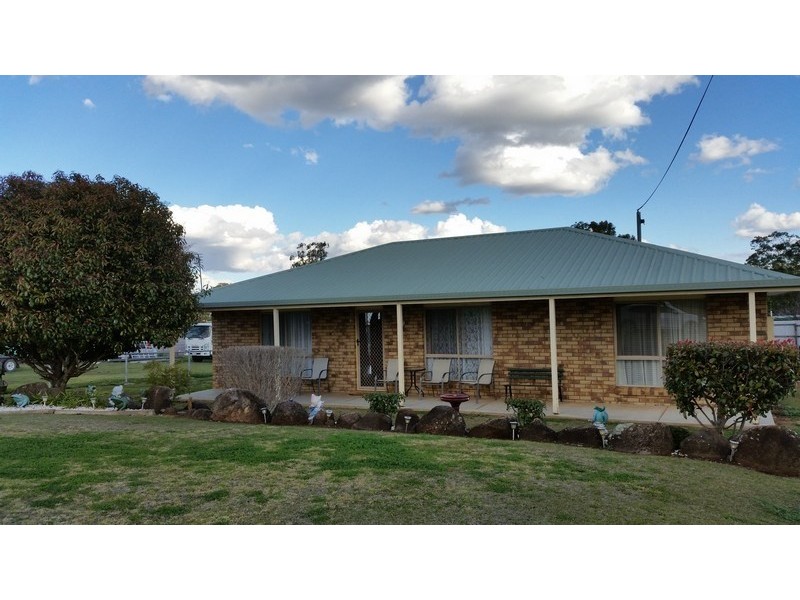 13 John, Southbrook QLD 4363