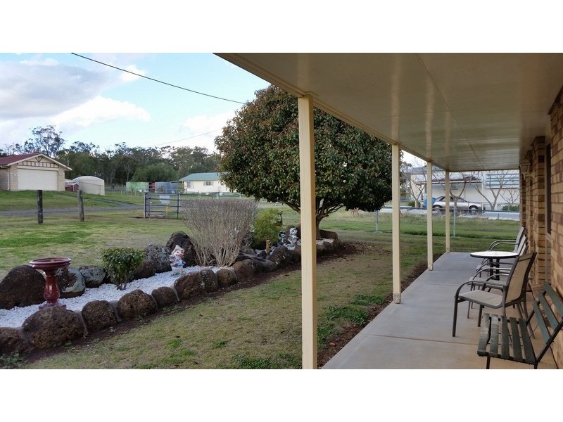 13 John, Southbrook QLD 4363