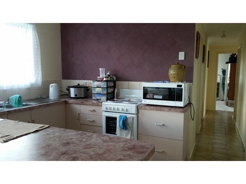 13 John, Southbrook QLD 4363