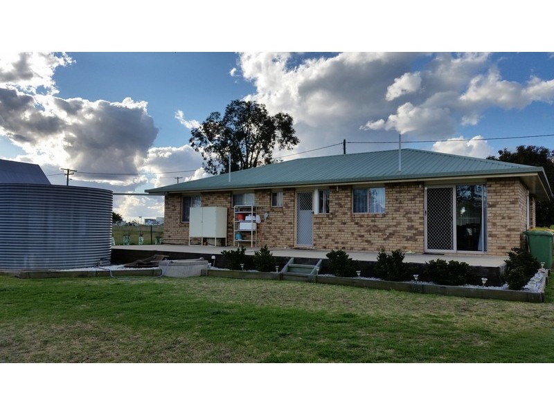 13 John, Southbrook QLD 4363