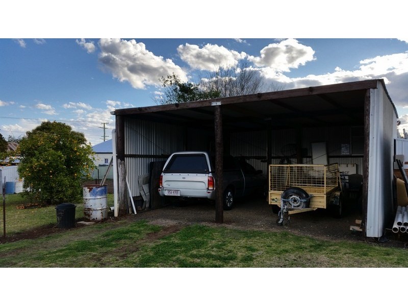 13 John, Southbrook QLD 4363