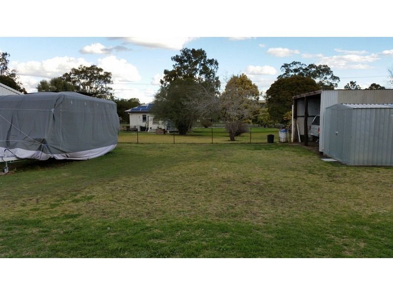 13 John, Southbrook QLD 4363