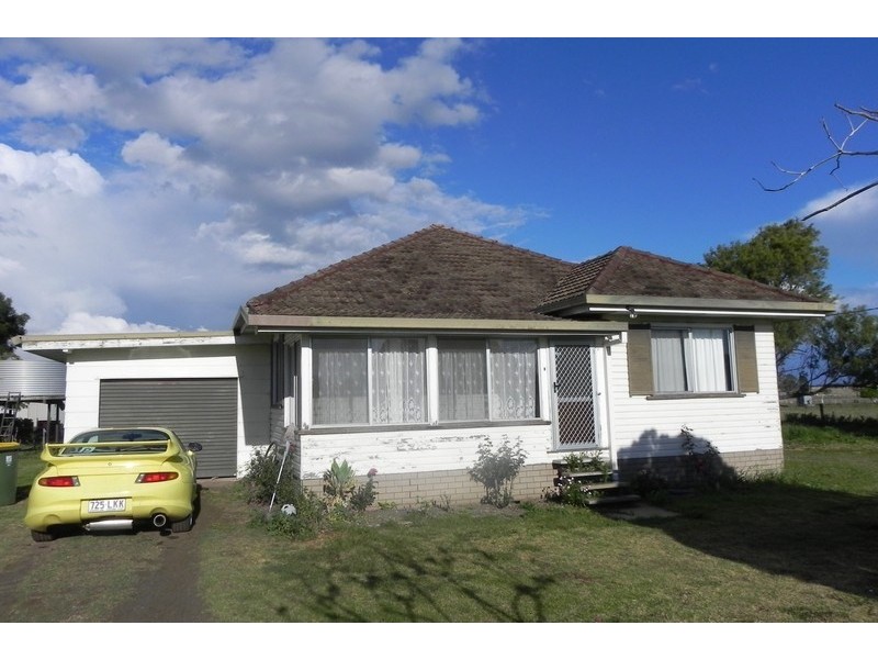 32 Factory Street, Pittsworth QLD 4356