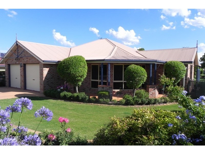 8 Pioneer Way, Pittsworth QLD 4356