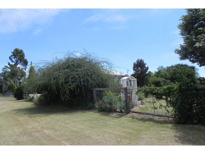 40 John, Southbrook QLD 4363