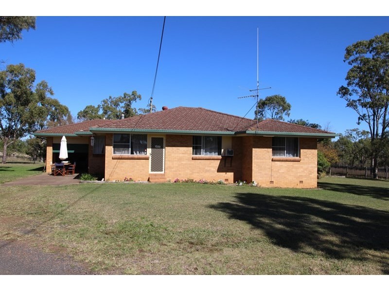 821 Clifton-Pittsworth Road, Clifton QLD 4361
