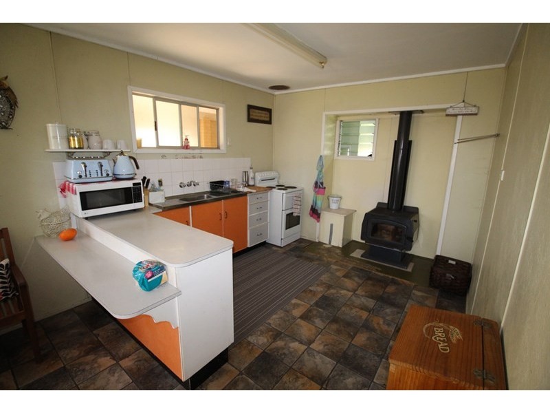 821 Clifton-Pittsworth Road, Clifton QLD 4361