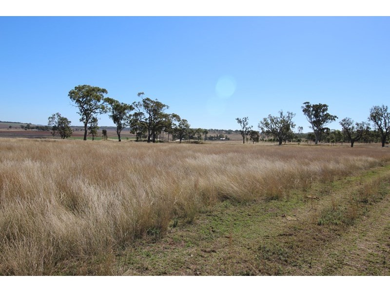 821 Clifton-Pittsworth Road, Clifton QLD 4361