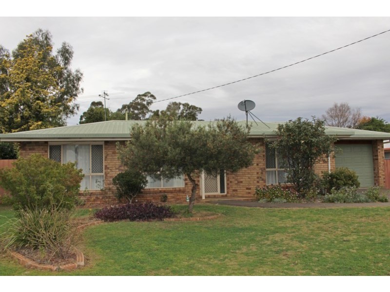 8 Cunningham Street, Pittsworth QLD 4356