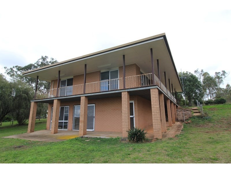 8 Queen Street, Southbrook QLD 4363