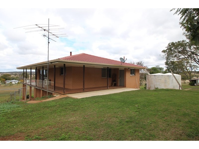 8 Queen Street, Southbrook QLD 4363