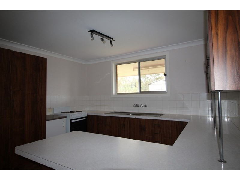 8 Queen Street, Southbrook QLD 4363