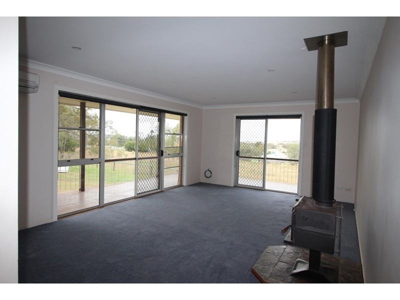 8 Queen Street, Southbrook QLD 4363