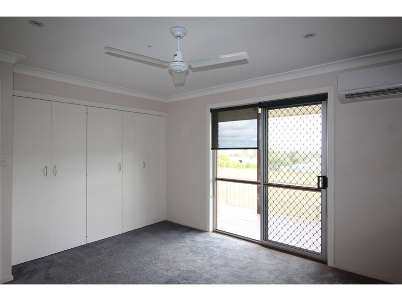 8 Queen Street, Southbrook QLD 4363