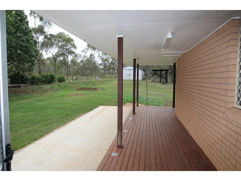 8 Queen Street, Southbrook QLD 4363