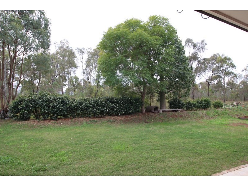 8 Queen Street, Southbrook QLD 4363