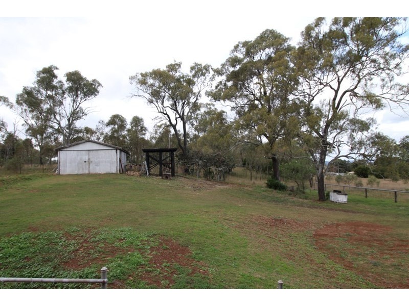 8 Queen Street, Southbrook QLD 4363