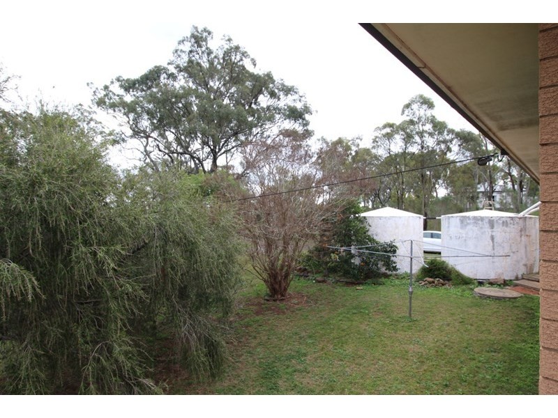 8 Queen Street, Southbrook QLD 4363