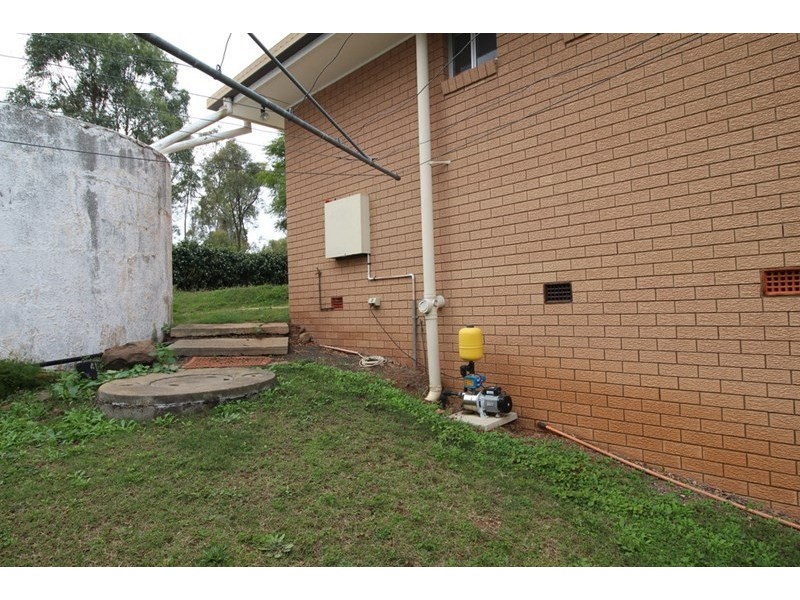 8 Queen Street, Southbrook QLD 4363