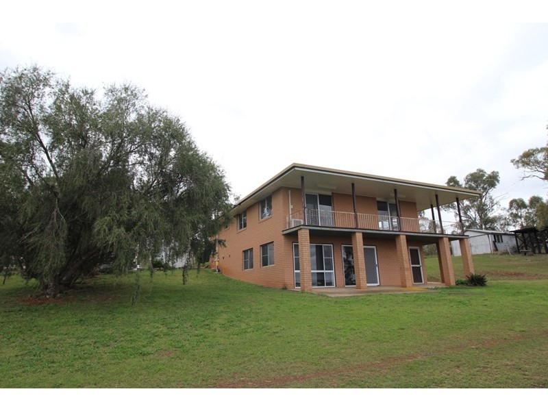 8 Queen Street, Southbrook QLD 4363