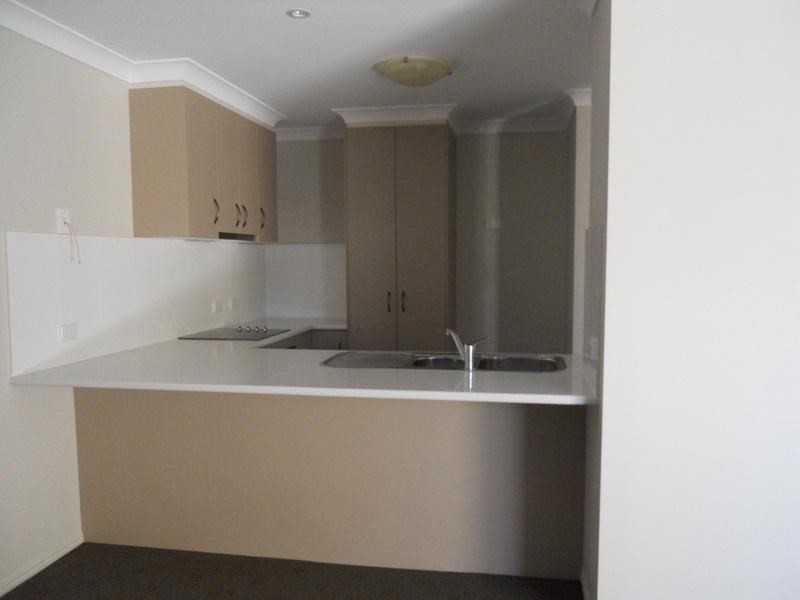 8/24 murray, Pittsworth QLD 4356