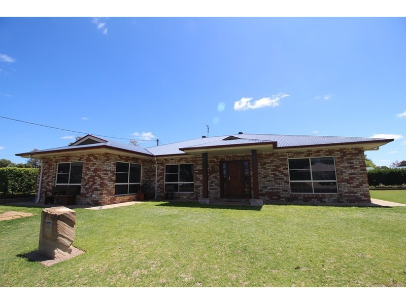 12 Grand, Pittsworth QLD 4356