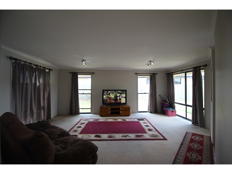 10 Ashford Drive, Wyreema QLD 4352