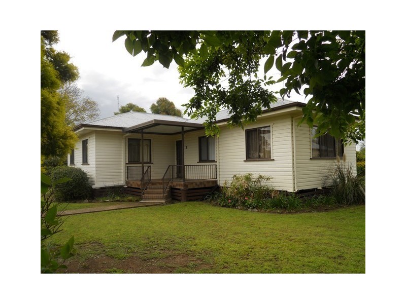 1 Tillet Street, Pittsworth QLD 4356