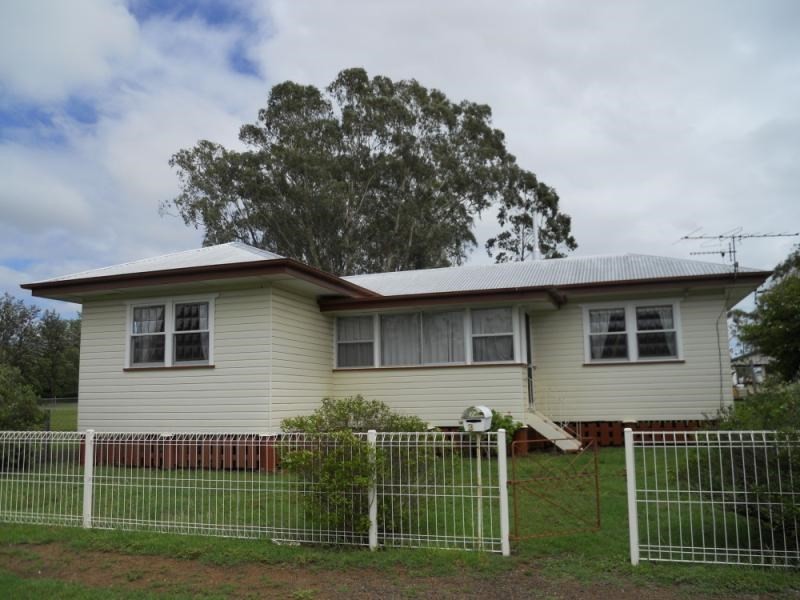39 Murray Street, Pittsworth QLD 4356