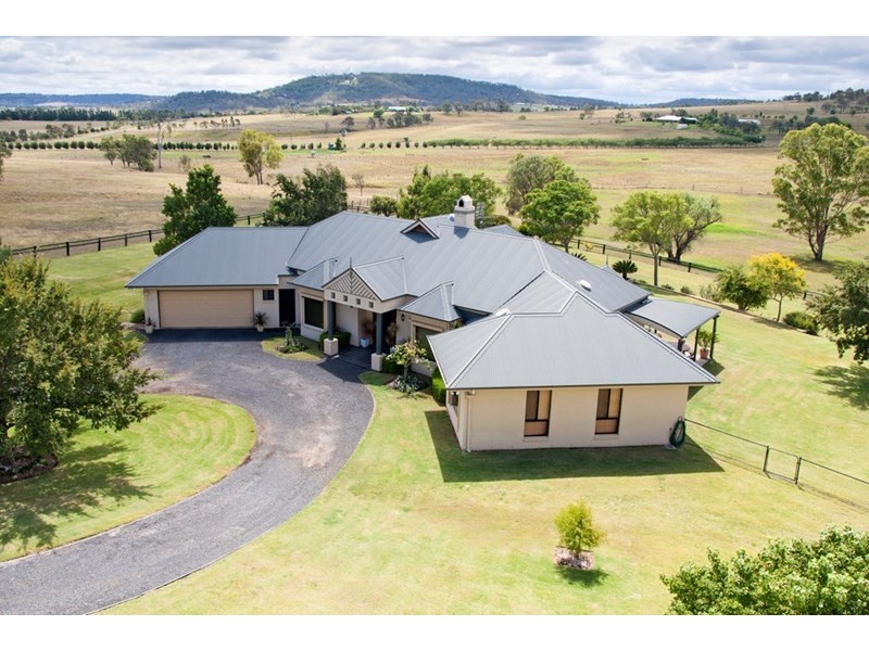 385 Hodgsonvale Road, Hodgson Vale QLD 4352